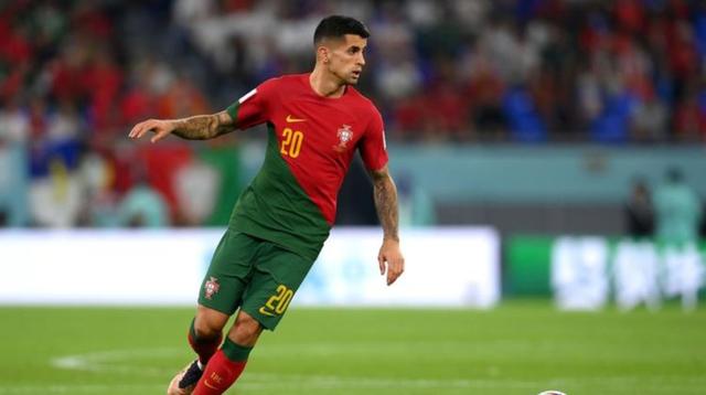 匈牙利队在比赛中勇敢抗衡，晋级小组