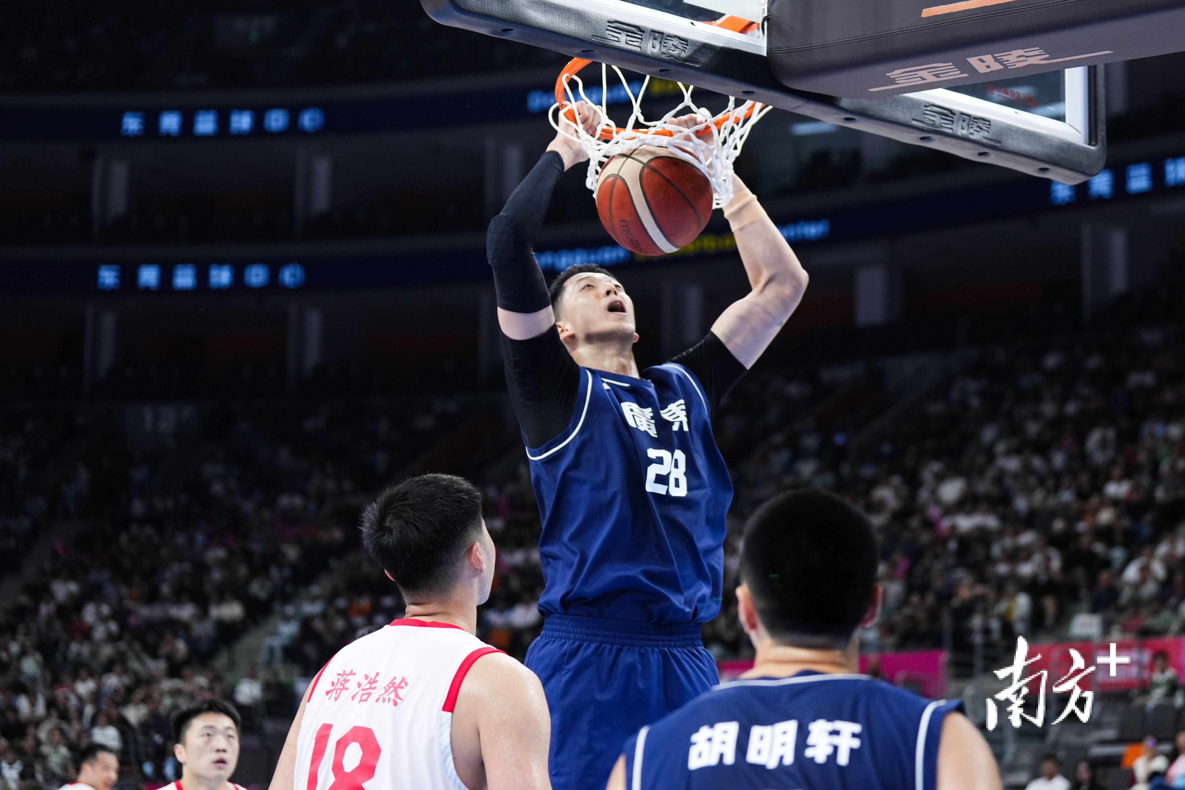 江苏队成功逆转,战胜浙江男篮 江苏队成功逆转,战胜浙江男篮