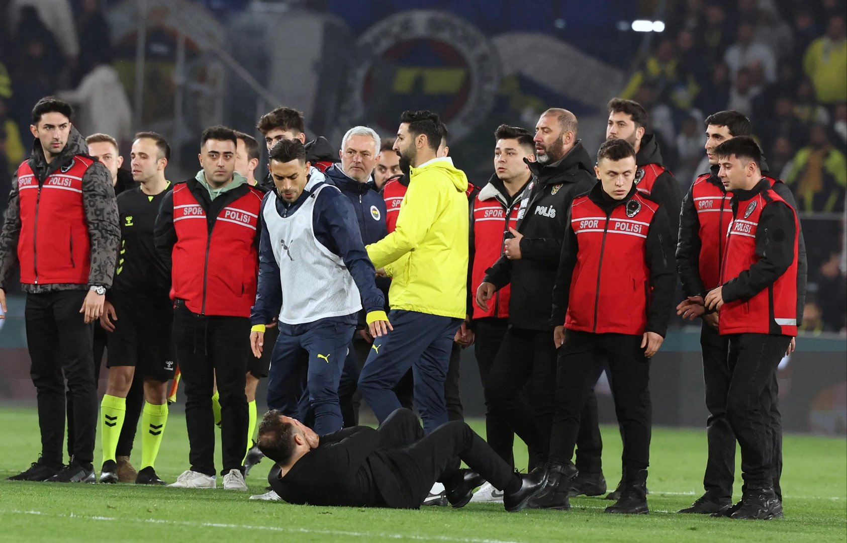 切尔西客场遭遇失利，主教练表示球队必须反思的简单介绍