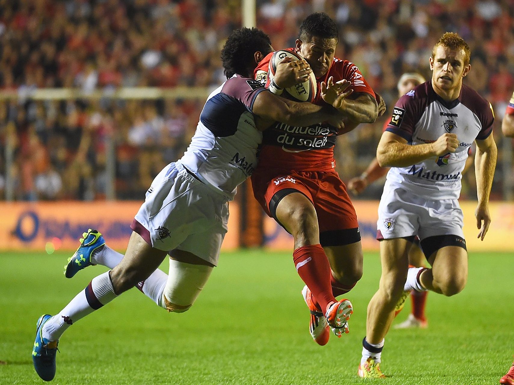 包含斯特拉斯堡客场战胜圣埃蒂安，取得关键胜利的词条