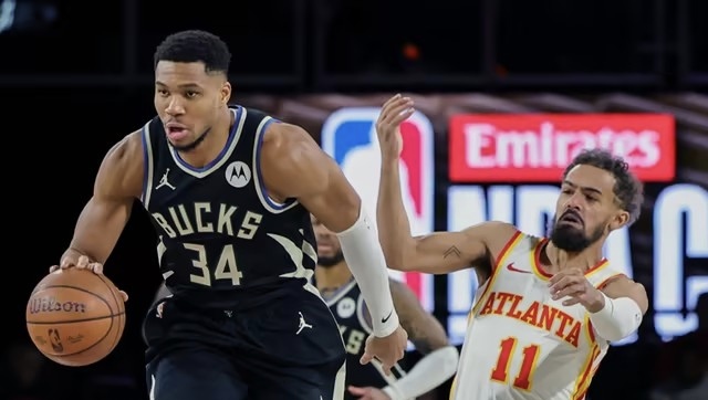 雄鹿遭遇老鹰围剿，遗憾失利