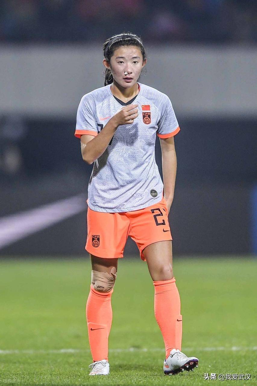 关于中国队在女孩足球比赛中表现出色，赢得胜利的信息