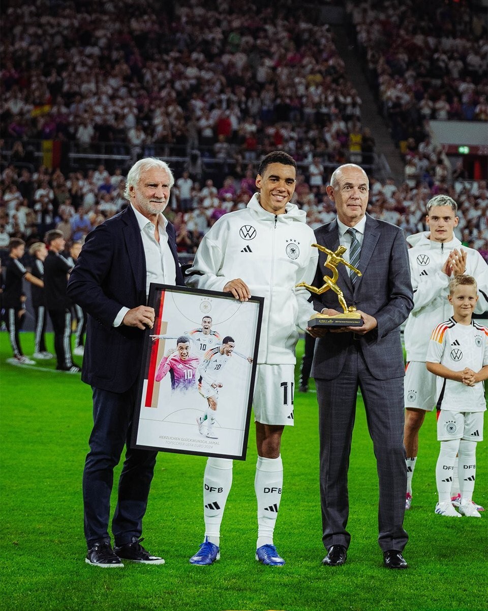 关于冰岛足球联赛年度最佳球员荣耀登场,备受瞩目的信息 关于冰岛足球联赛年度最佳球员荣耀登场,备受瞩目的信息