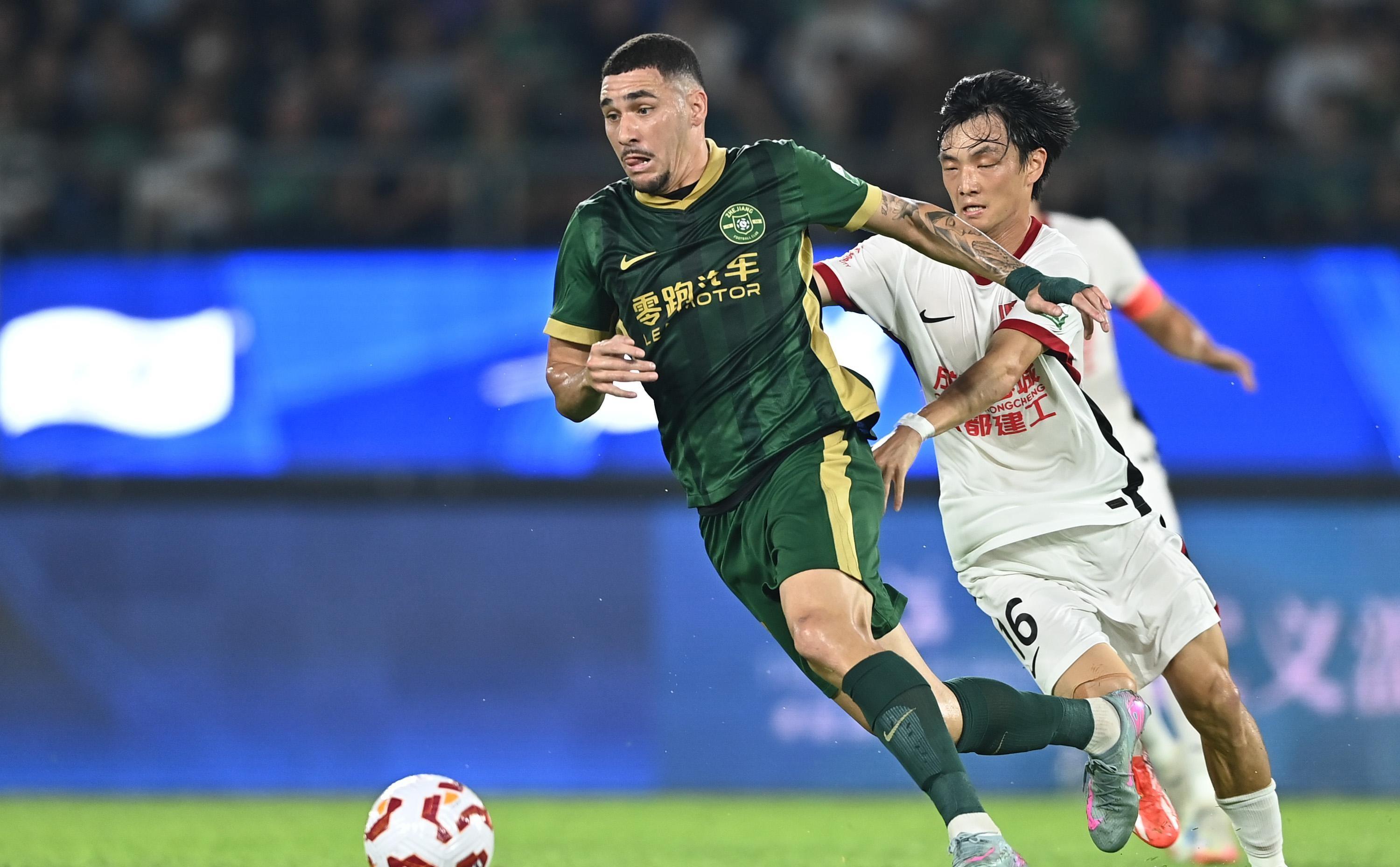 关于申花客场大胜重庆，继续领跑中超联赛积分榜的信息