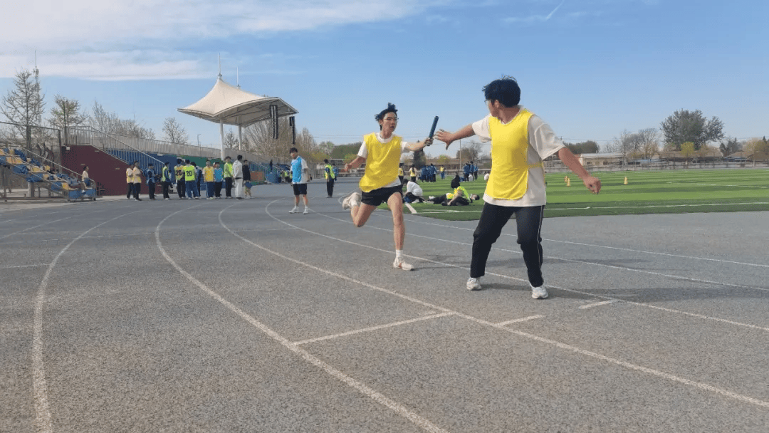 关于体能测试比赛中选手积极拼搏，展现实力的信息