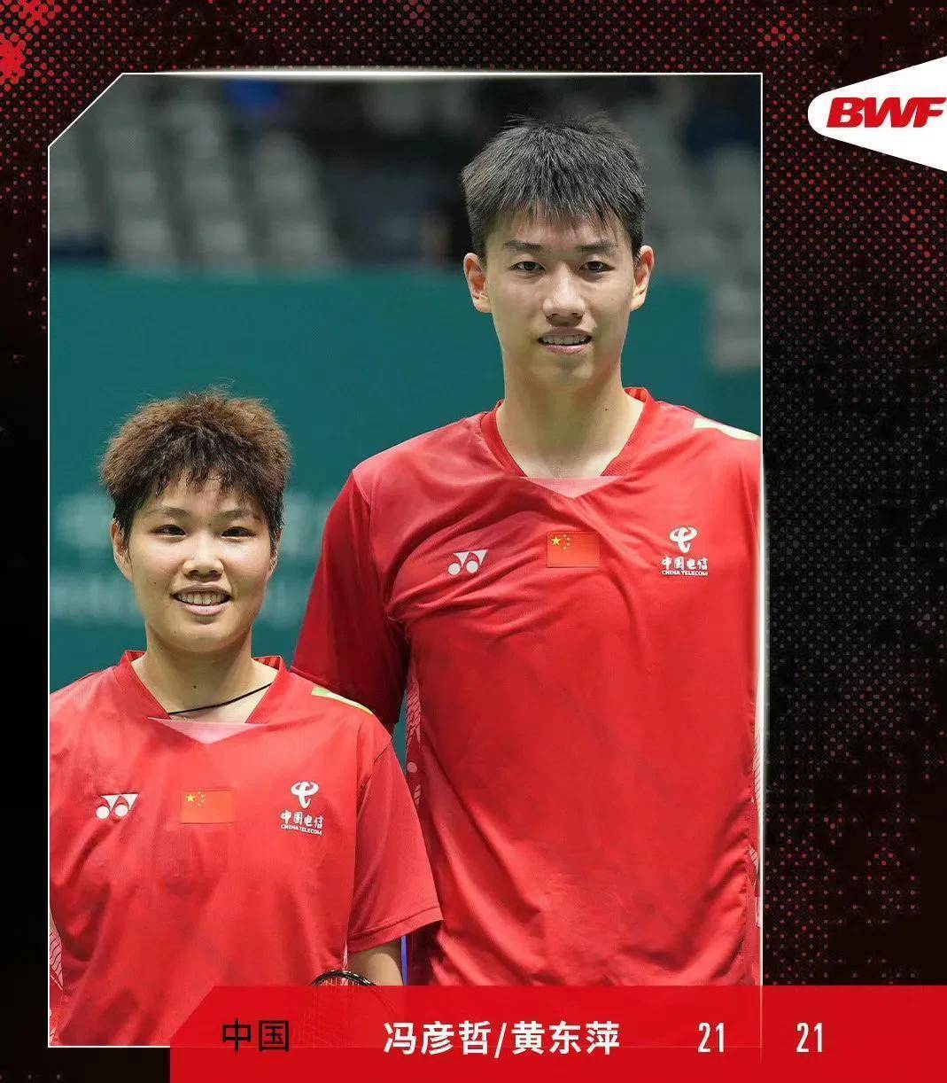 印尼羽毛球选手在比赛中逆转胜利