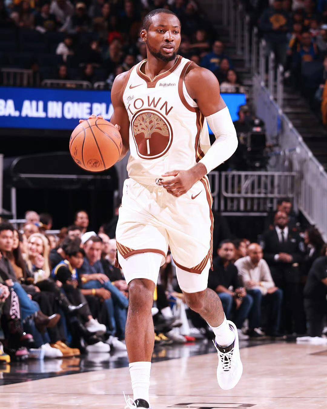 关于鹈鹕险胜雷霆，锡安带队取胜的信息